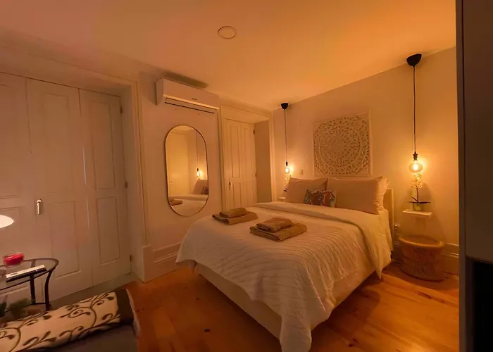 Historic Balcony Hideaway - Taipas House 60 Apartment