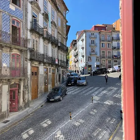 Historic Balcony Hideaway - Taipas House 60 포르투