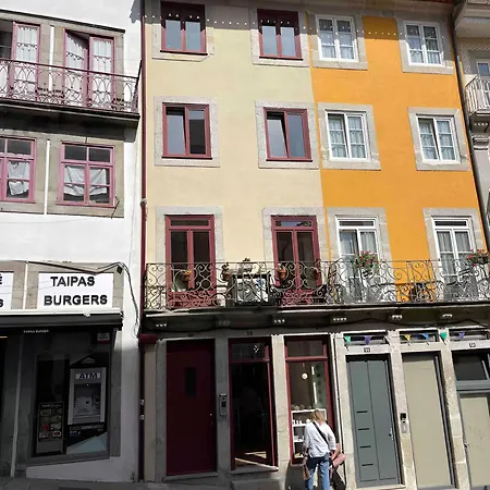 Апартаменты Historic Balcony Hideaway - Taipas House 60 *