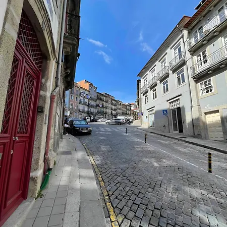 Апартаменты Historic Balcony Hideaway - Taipas House 60 *