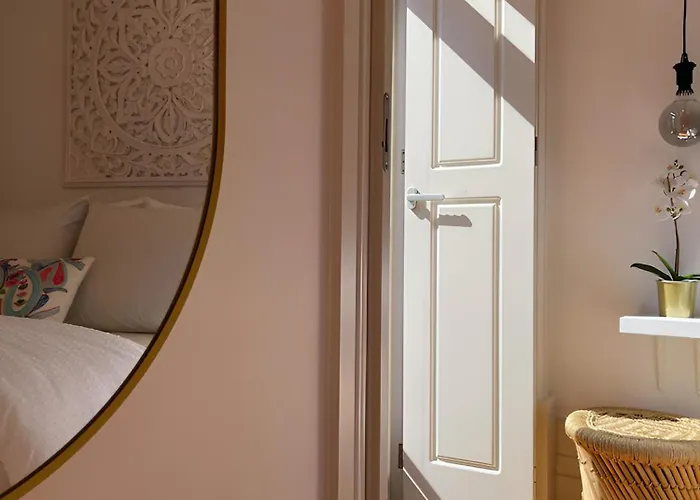 Historic Balcony Hideaway - Taipas House 60 *