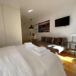 Historic Balcony Hideaway - Taipas House 60 *