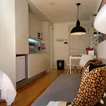 Historic Balcony Hideaway - Taipas House 60 *