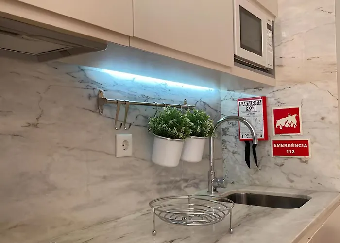 Historic Balcony Hideaway - Taipas House 60 * ポルト