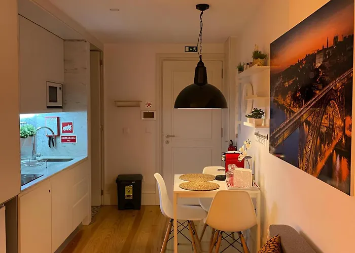 Historic Balcony Hideaway - Taipas House 60 アパート *