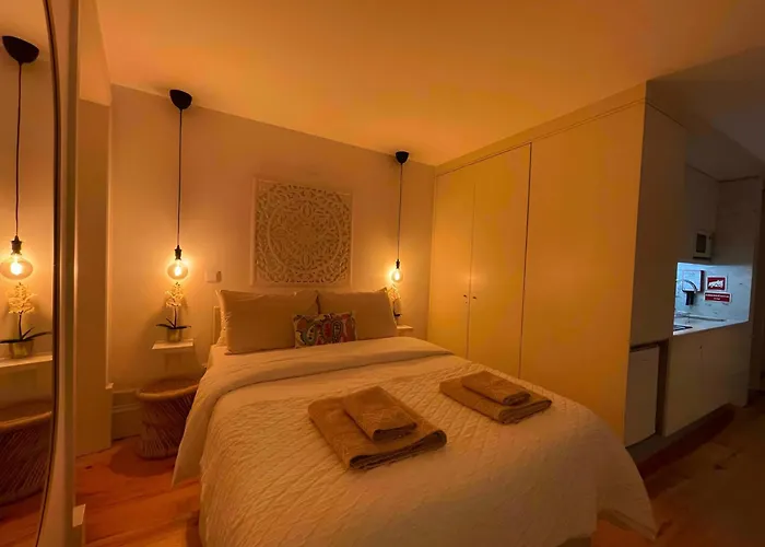 Historic Balcony Hideaway - Taipas House 60 アパート