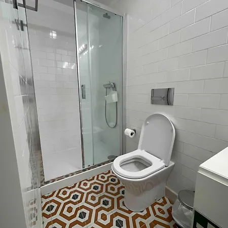 Historic Balcony Hideaway - Taipas House 60 דירה *